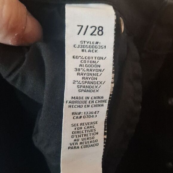 Classic Black Women's jean Shorts size 7 - Picture 2 of 4